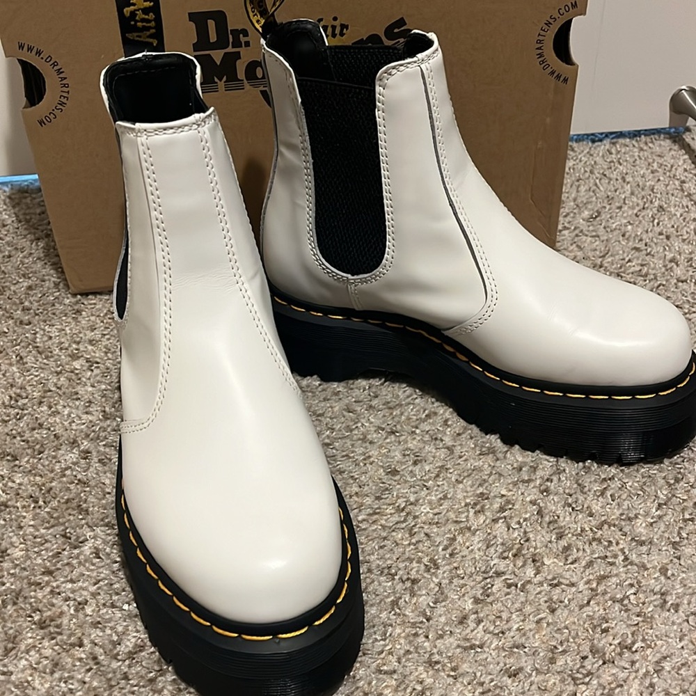 Dr.Martens 2976 Quad Chelsea Boots - Picture 2 of 5